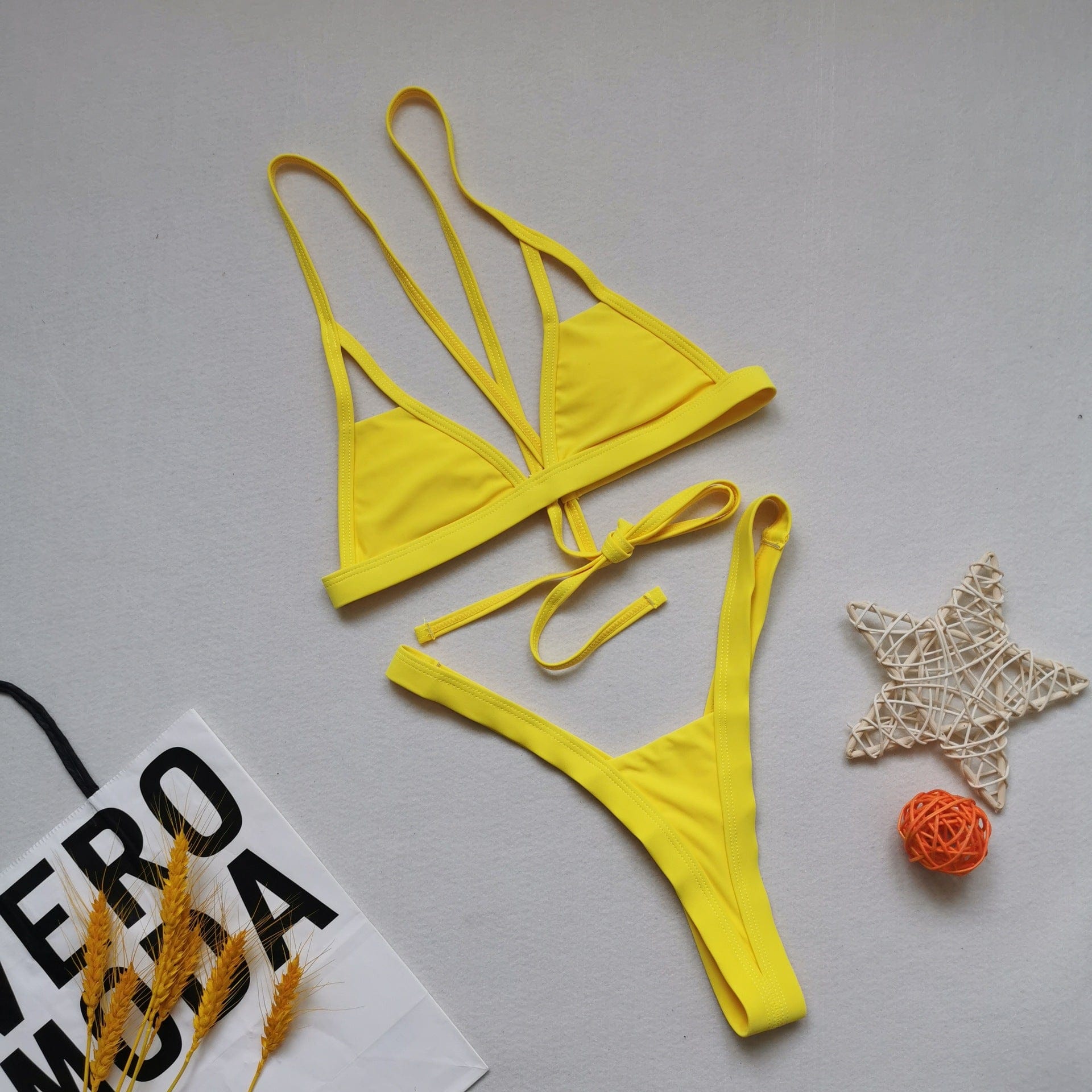 Wycięte bikini z wiązaniem na plecach