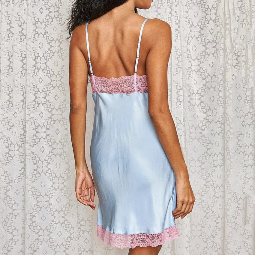 Satynowa koszula nocna z koronką